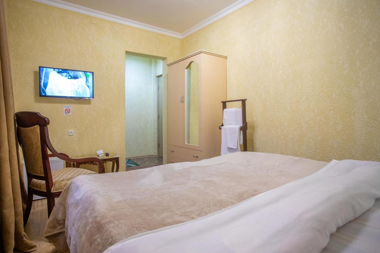 Hotel Vladi Кутаиси Екстериор снимка