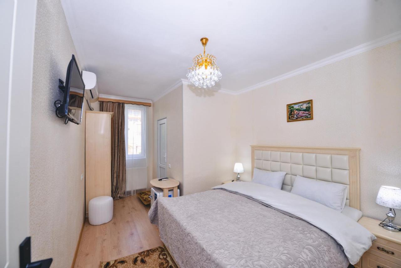 Hotel Vladi Кутаиси Екстериор снимка