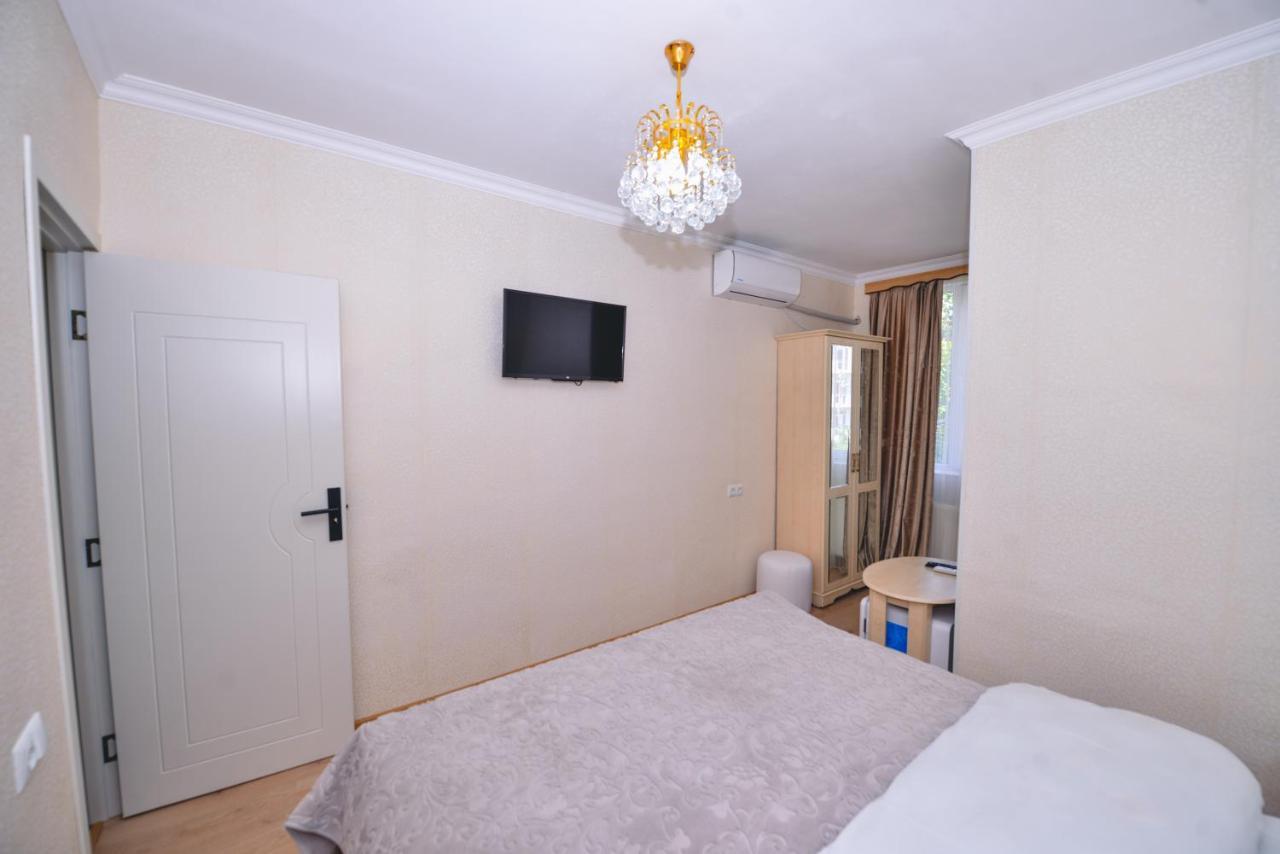 Hotel Vladi Кутаиси Екстериор снимка